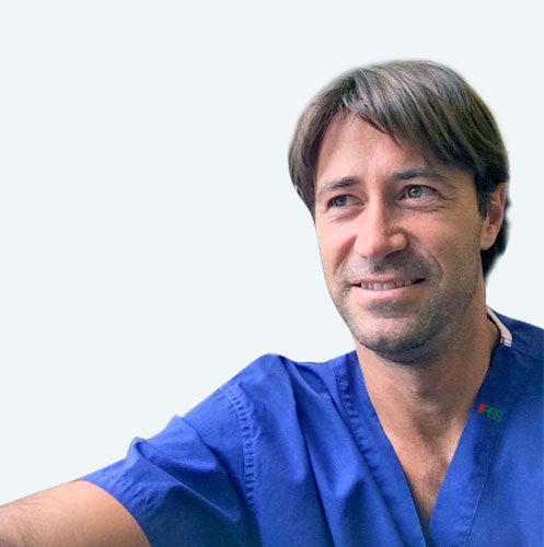 Dott. Eros Martorelli, podologo referente della tecnica PBS per la cura dell'alluce valgo con la chirurgia percutanea, messa a punto dal dott. Andrea Bianchi